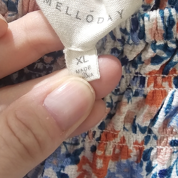 Melloday Woman's XL Sleeveless Floral Blouse - Picture 2 of 5